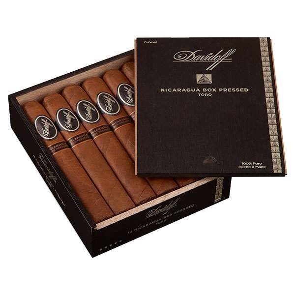 Davidoff Nicaragua Box-Pressed Toro (6" x 52)